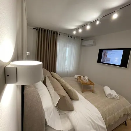 Square Center Daire Tiran